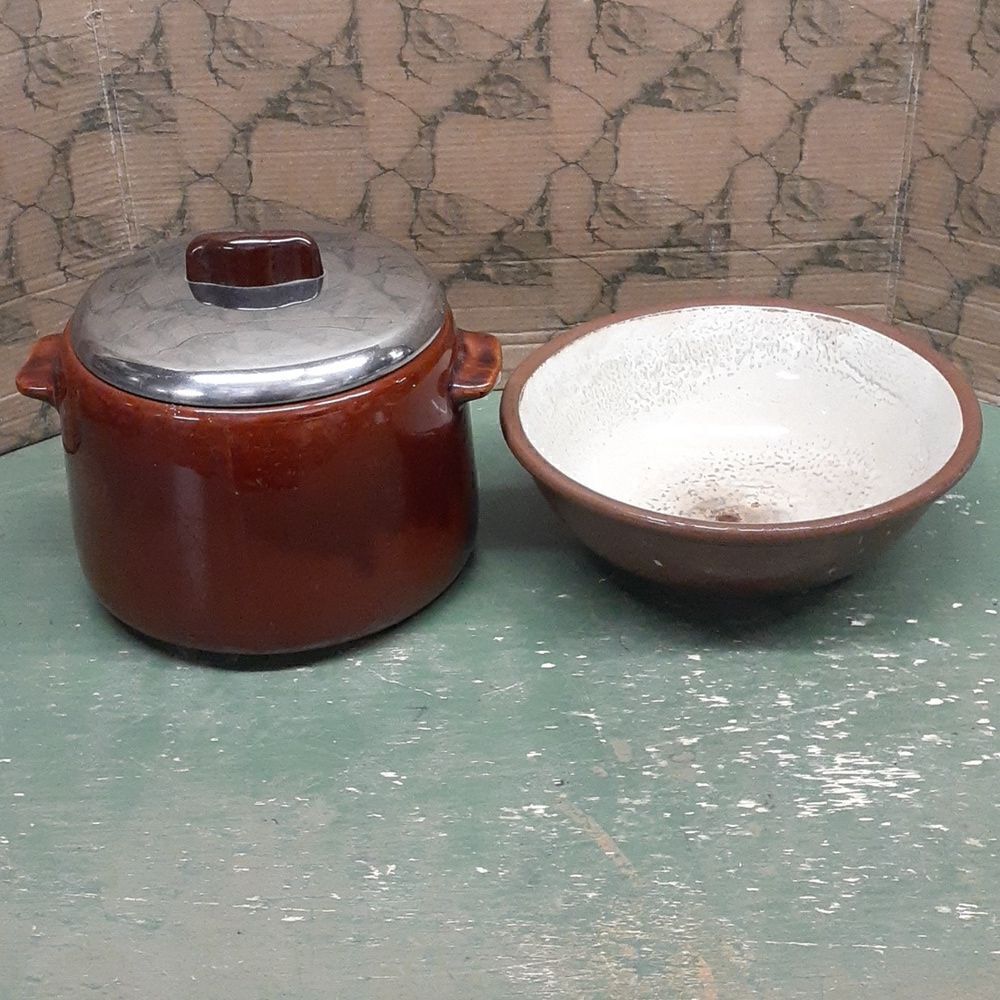 VTG 2 Qt Bean Pot Crock Server w/ vintage primitive stoneware mixing bowl